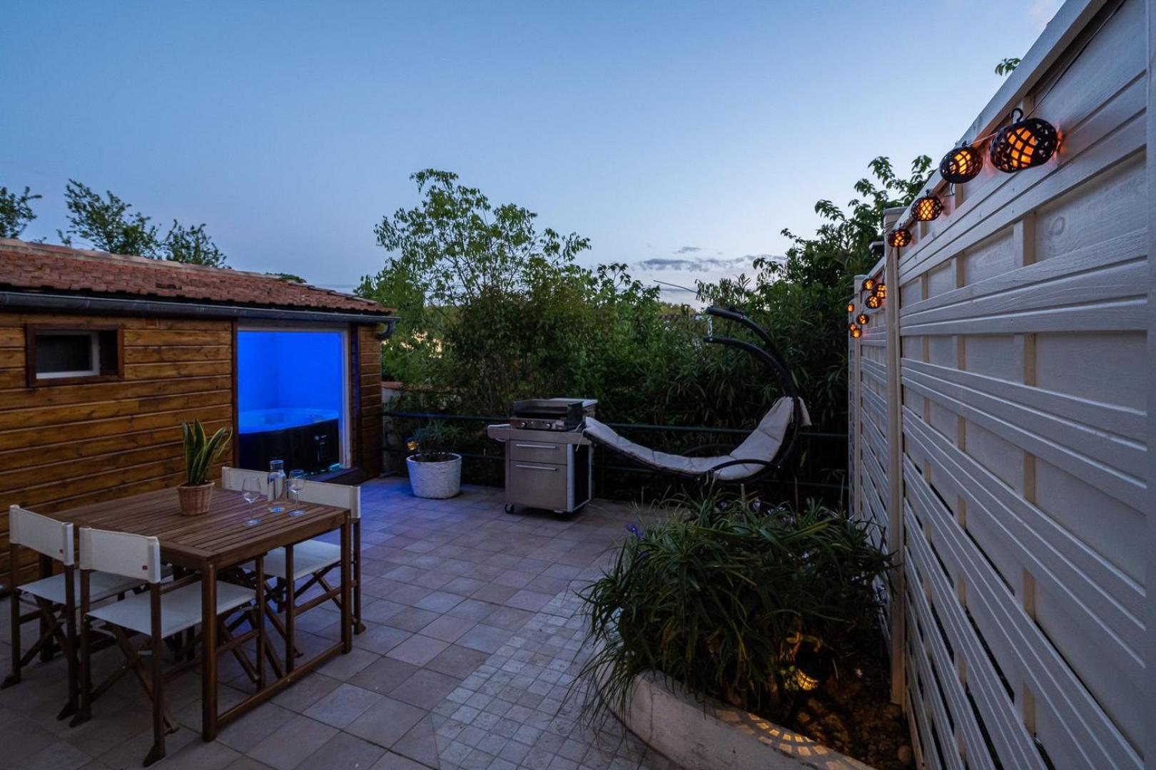 Апартаменти La Citadelle ~ Jacuzzi ~ Terrasse Каркассонн Екстер'єр фото